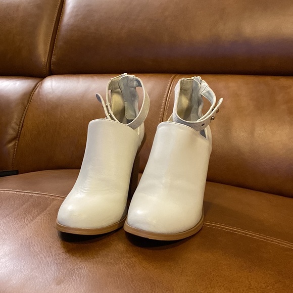 Shoemint white heeled ankle boots - Picture 2 of 3